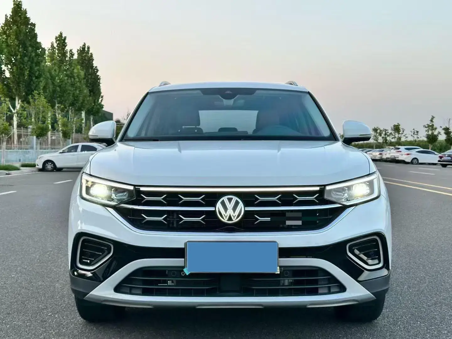 2023 VOLKSWAGEN TAYRON thumbnail 2