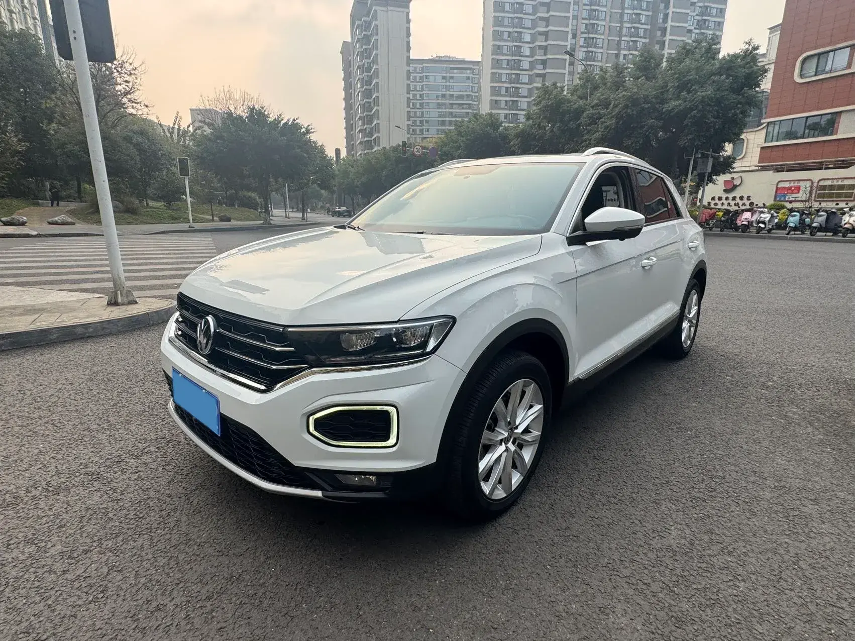 2020 VOLKSWAGEN T-ROC view 1