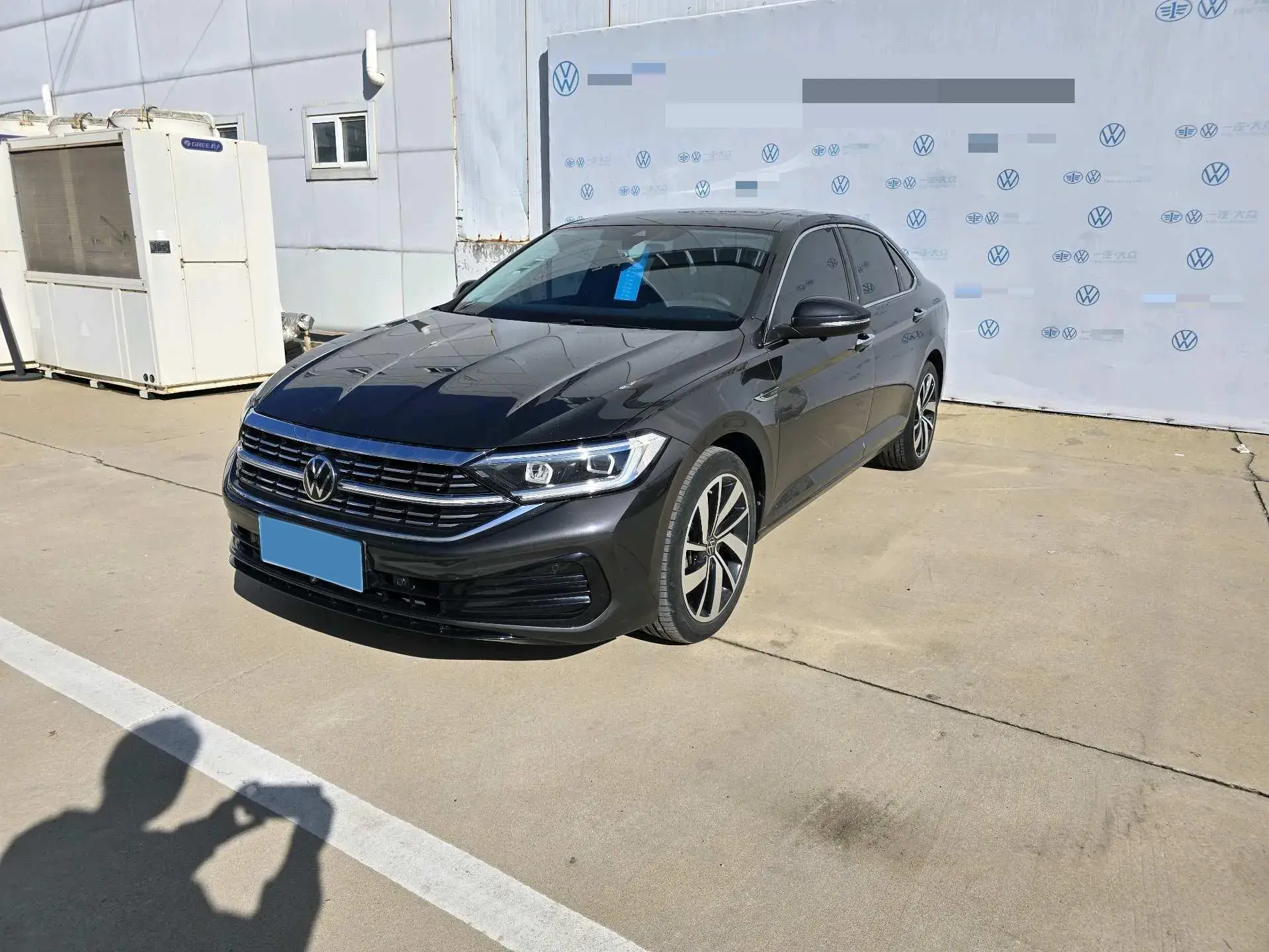 2023 VOLKSWAGEN SAGITAR view 1
