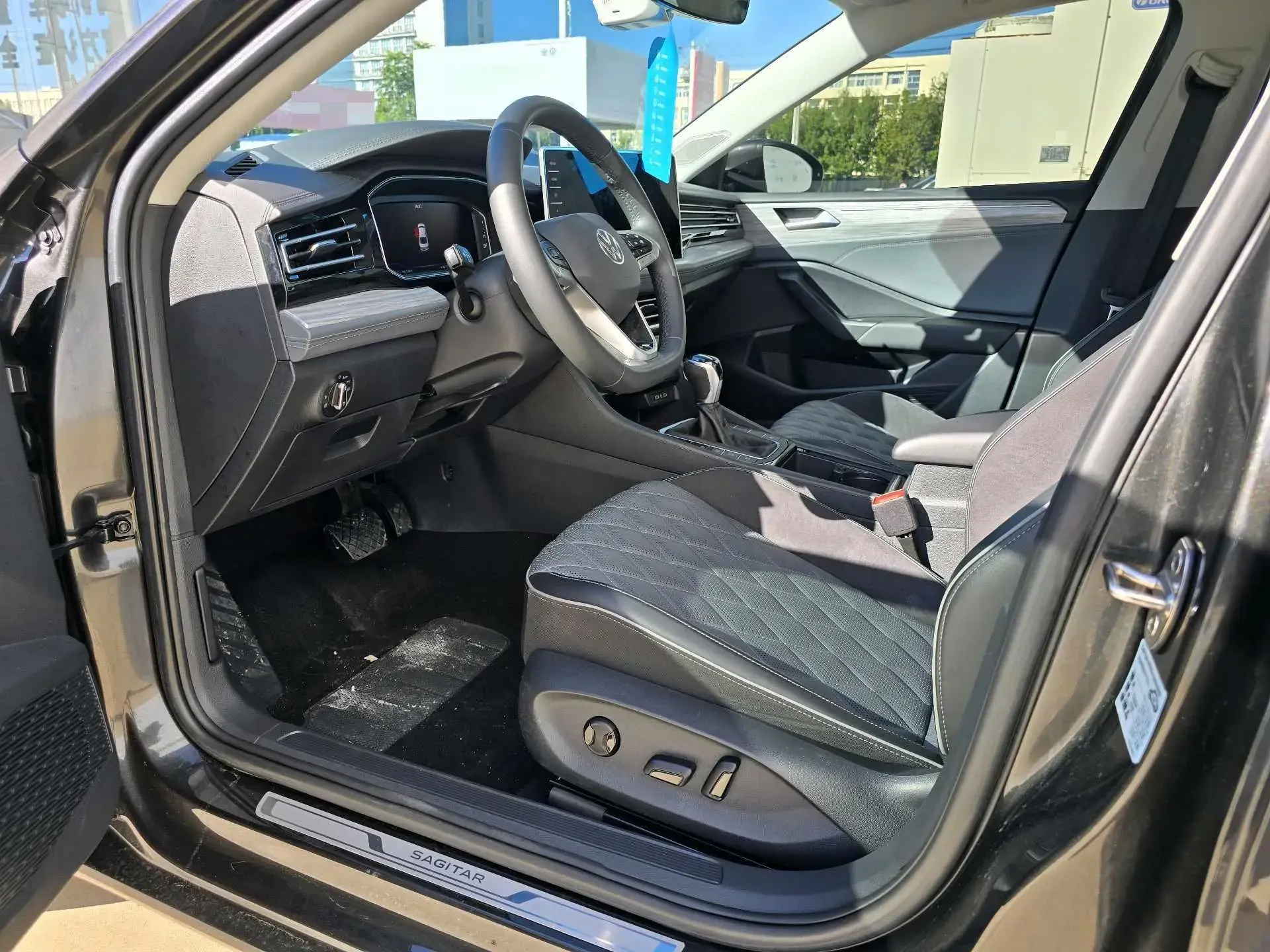 2023 VOLKSWAGEN SAGITAR thumbnail 4