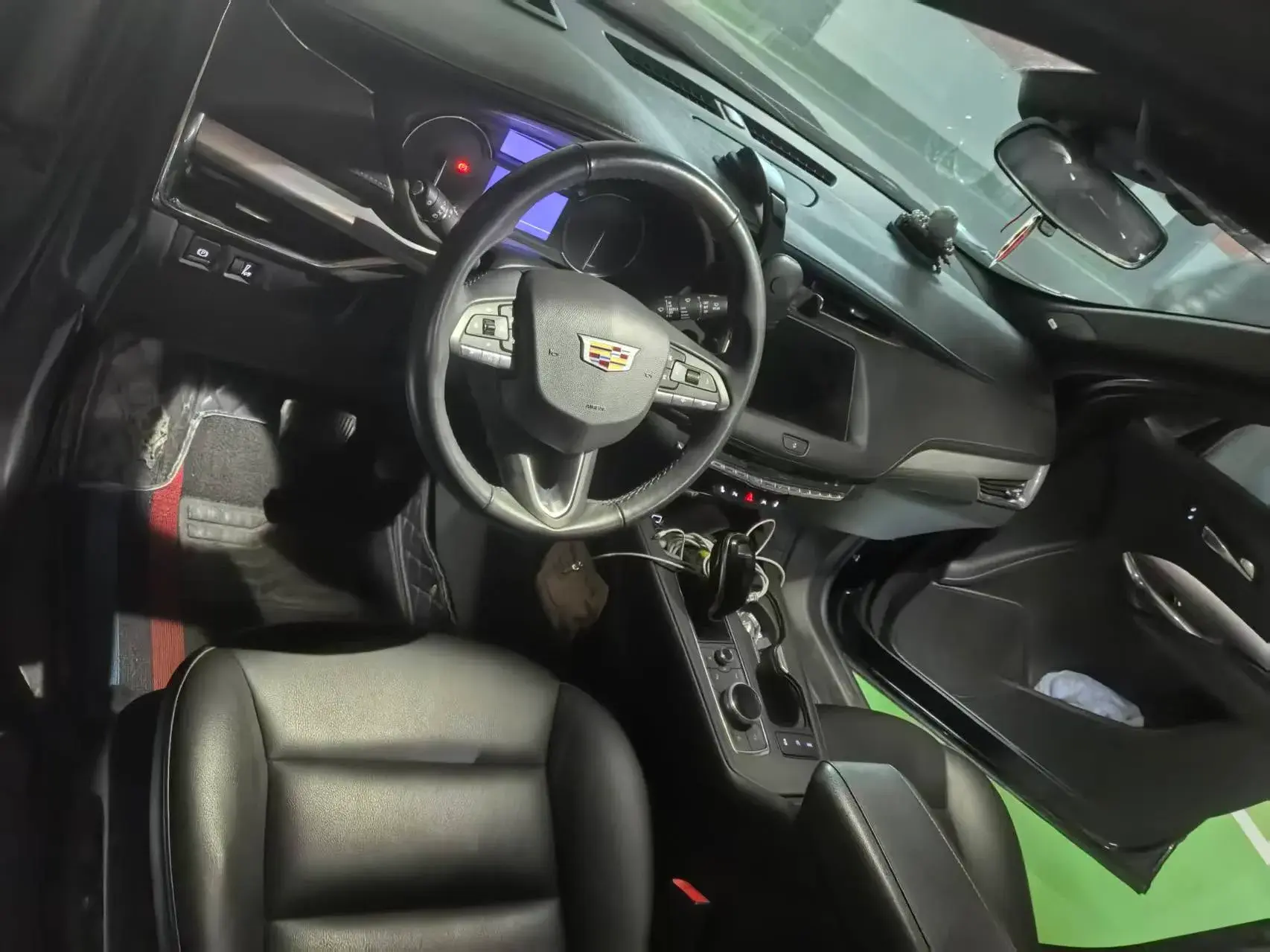 2022 CADILLAC XT4 thumbnail 4