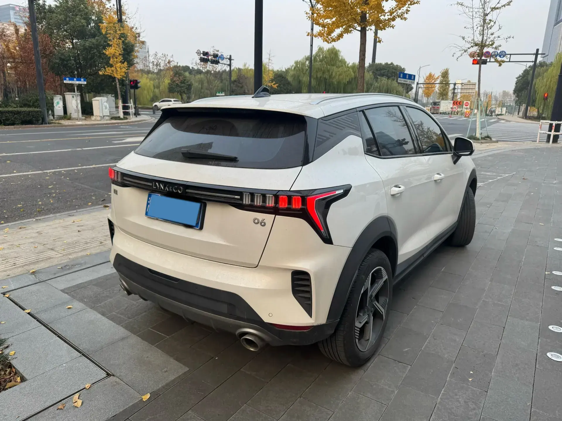 2023 LYNK&CO 06 thumbnail 3