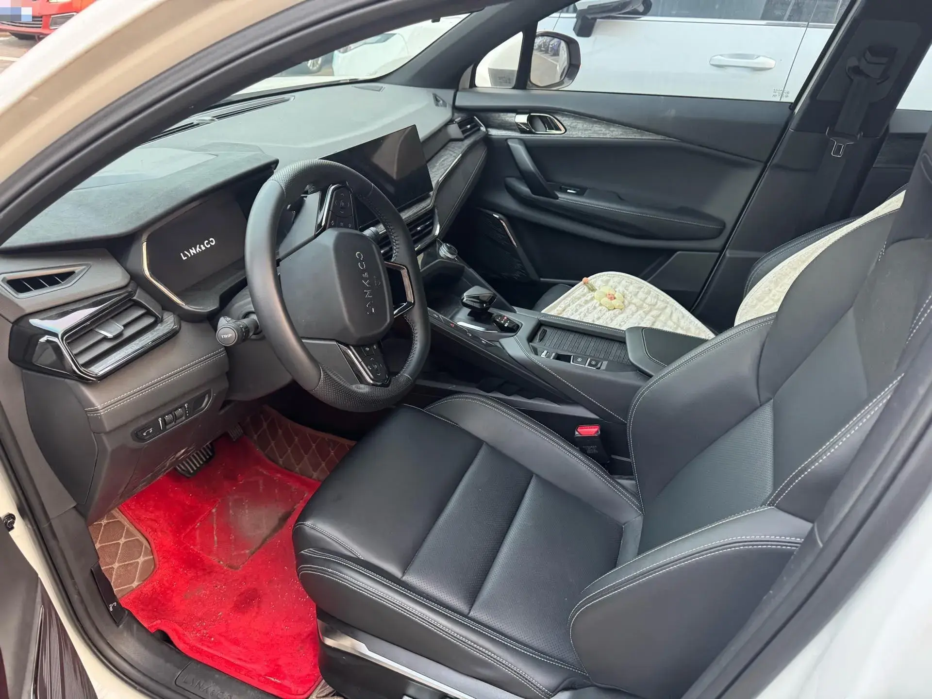 2023 LYNK&CO 06 thumbnail 4