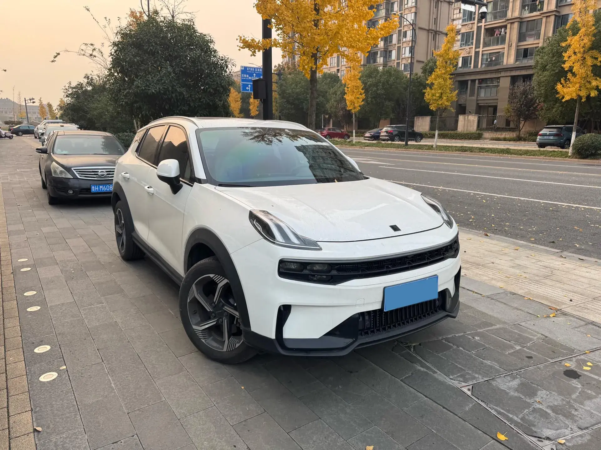 2023 LYNK&CO 06 thumbnail 2