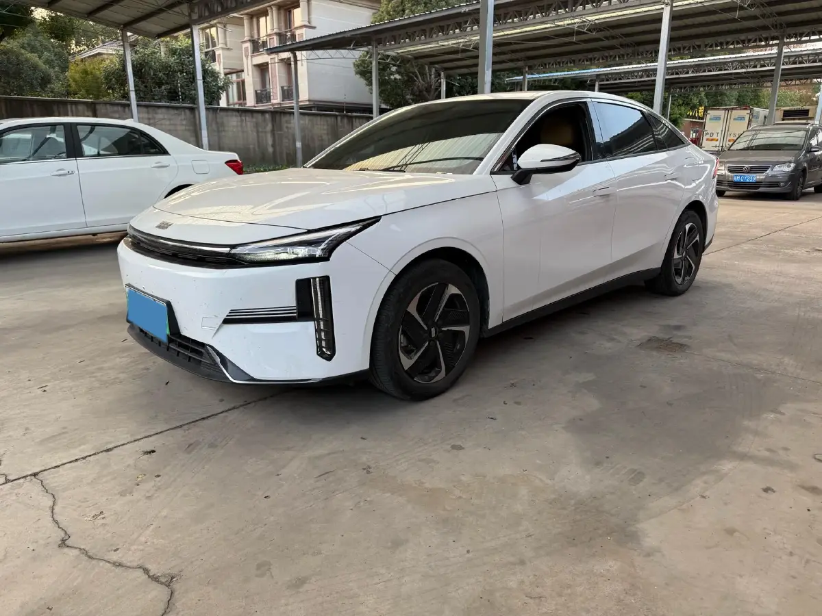 2024 Geely Galaxy L6 1.5T 163HP L4 3DHT PHEV