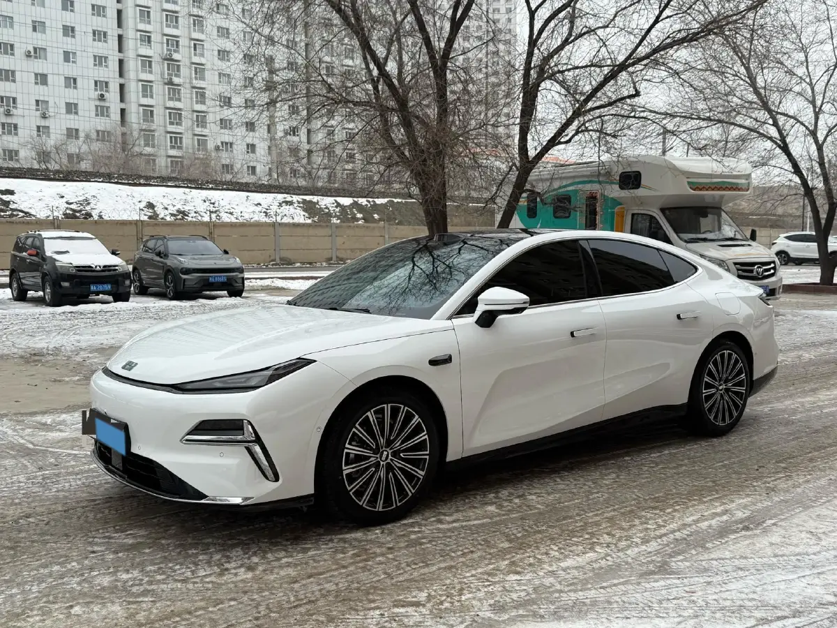 2025 Geely Galaxy Starshine 8 1.5T 163HP L4 3DHT PHEV 27.69KWH