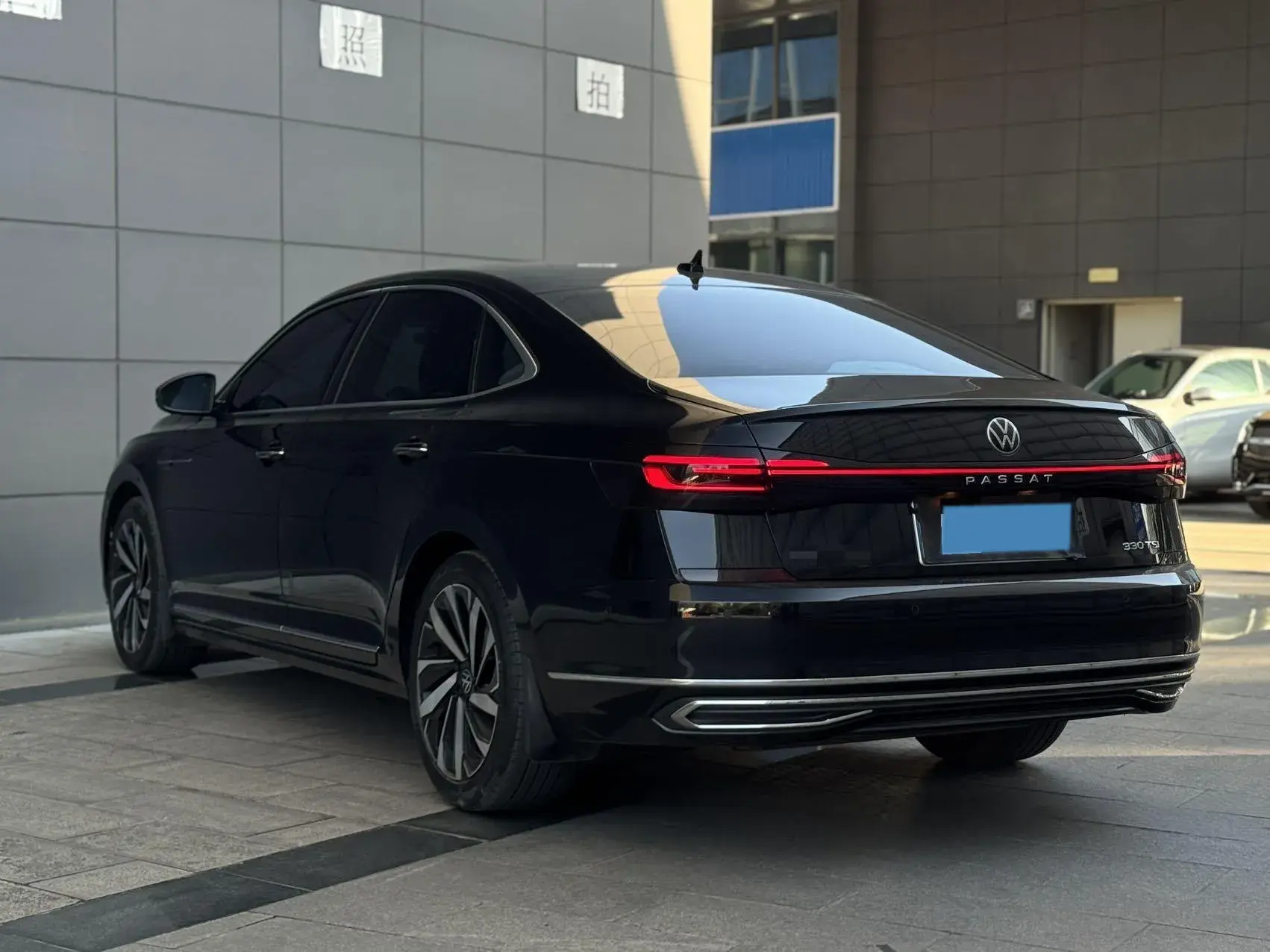 2023 VOLKSWAGEN PASSAT thumbnail 4