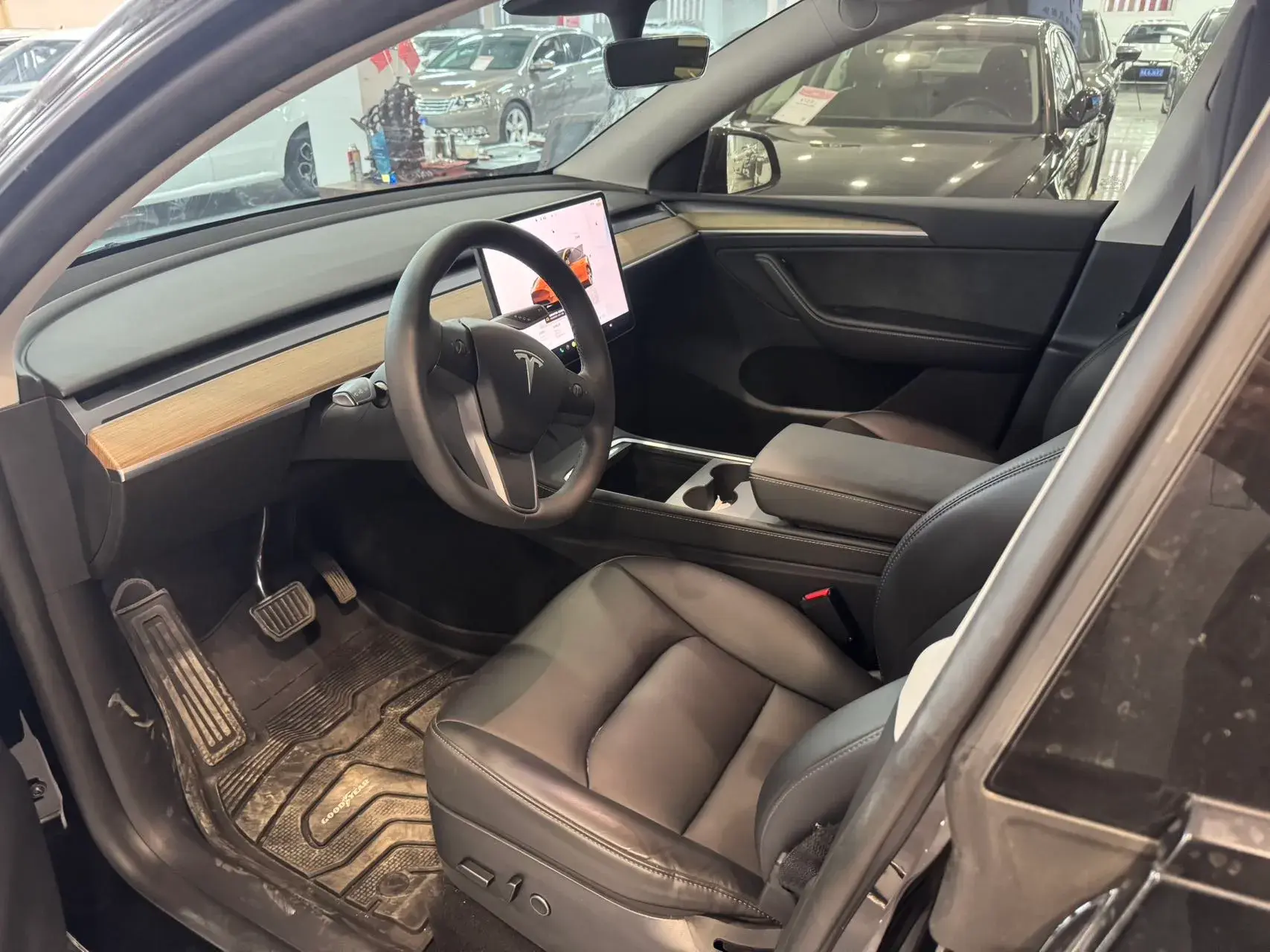 2023 TESLA MODEL thumbnail 3