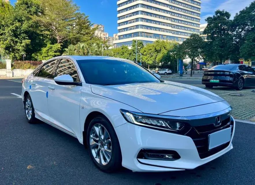 2018 HONDA ACCORD thumbnail 3