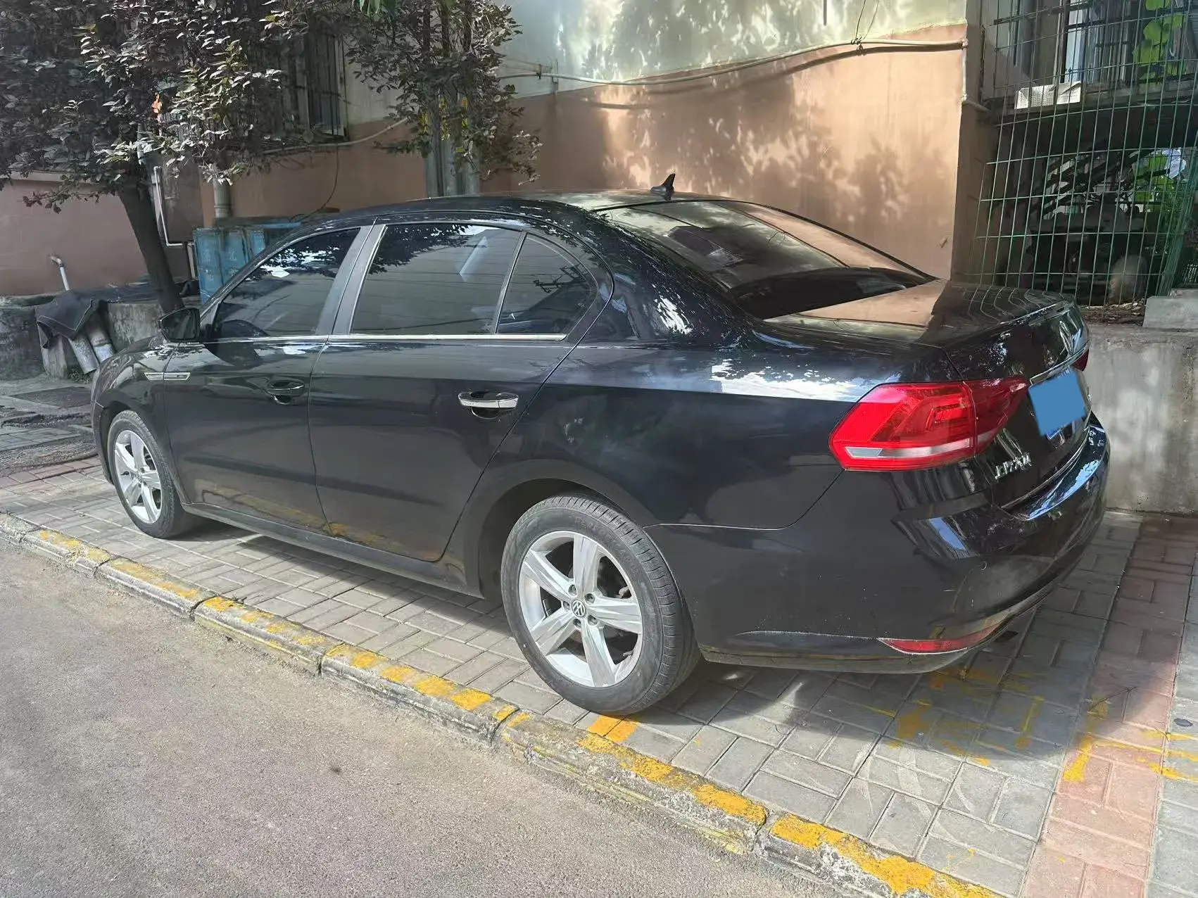 2017 VOLKSWAGEN LAVIDA thumbnail 2