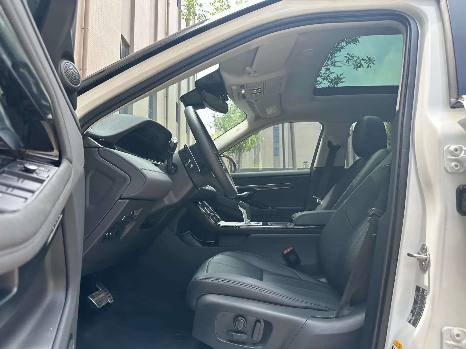 2022 LAND ROVER thumbnail 4