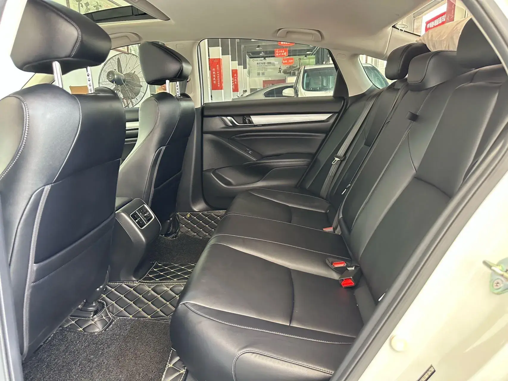 2018 HONDA ACCORD thumbnail 4