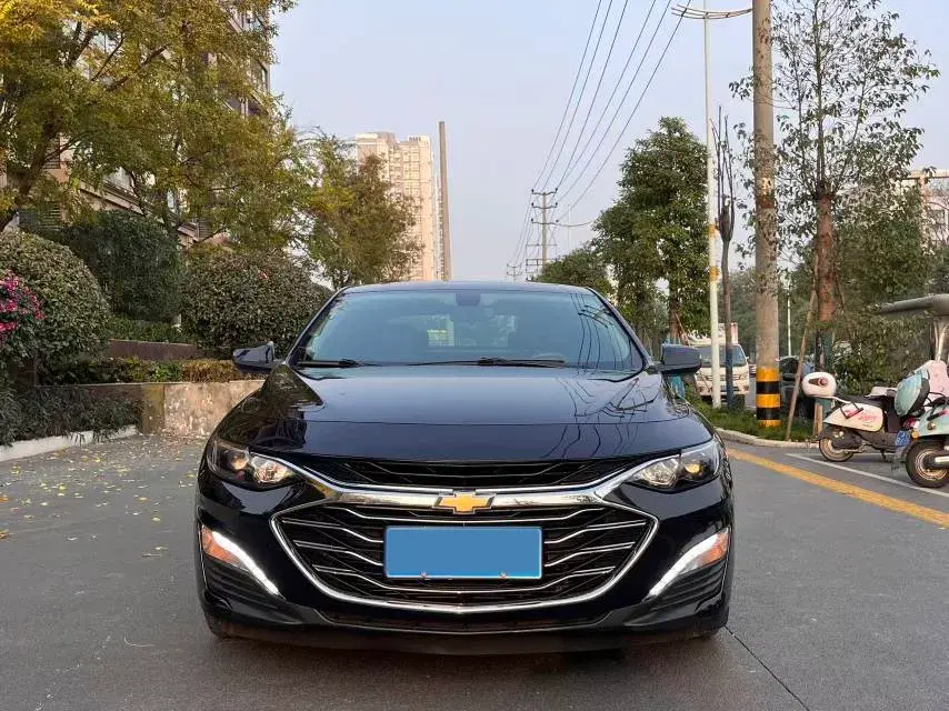 2021 CHEVROLET MALIBU thumbnail 2
