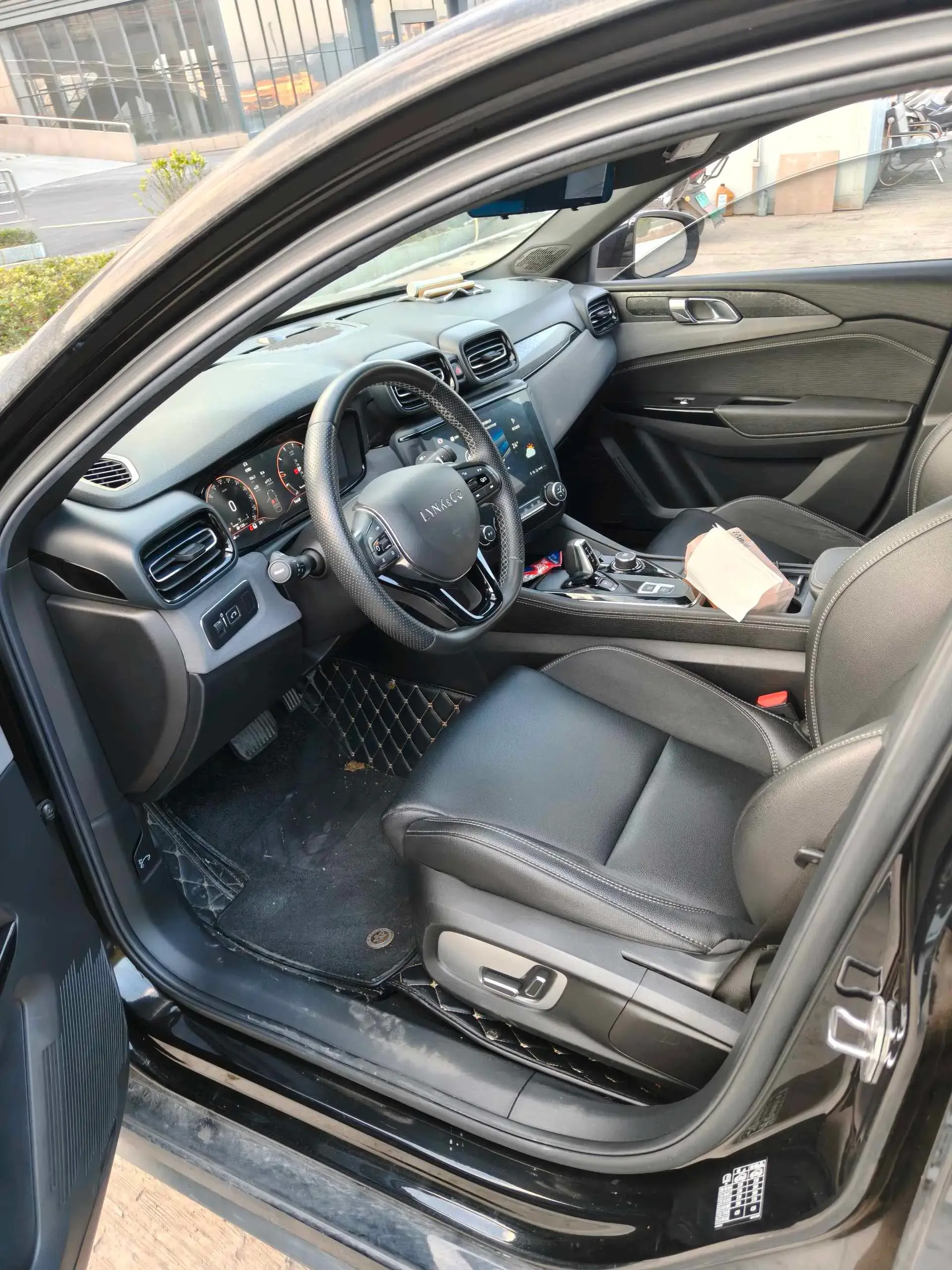 2021 LYNK&CO 03 thumbnail 4