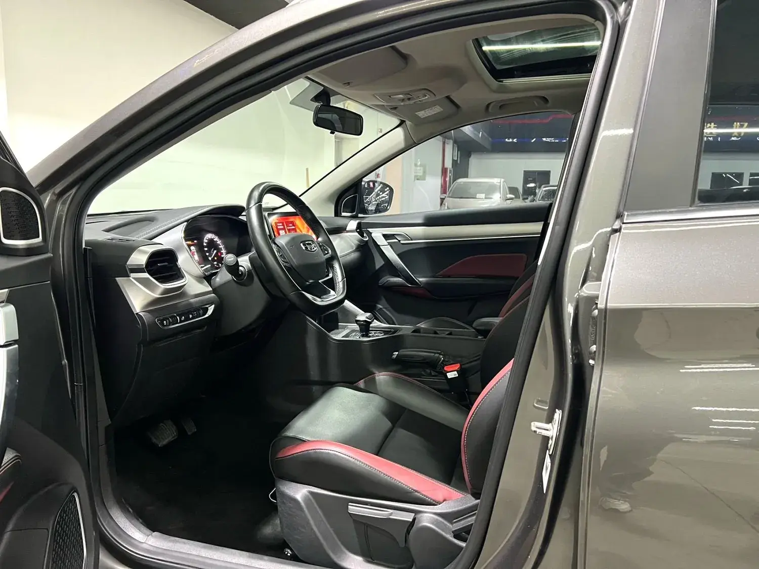 2021 GEELY COOLRAY thumbnail 2