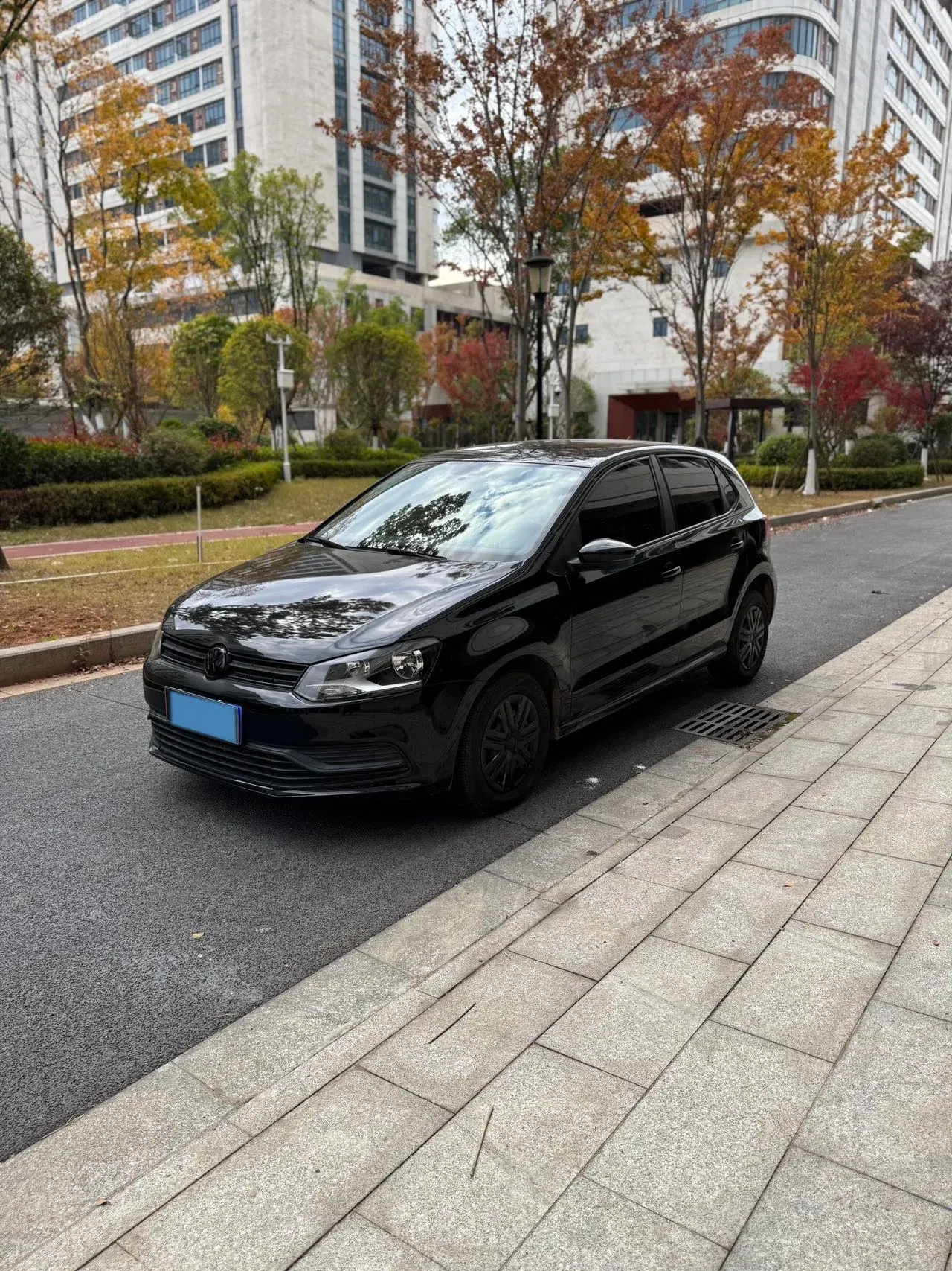 2018 VOLKSWAGEN POLO view 1