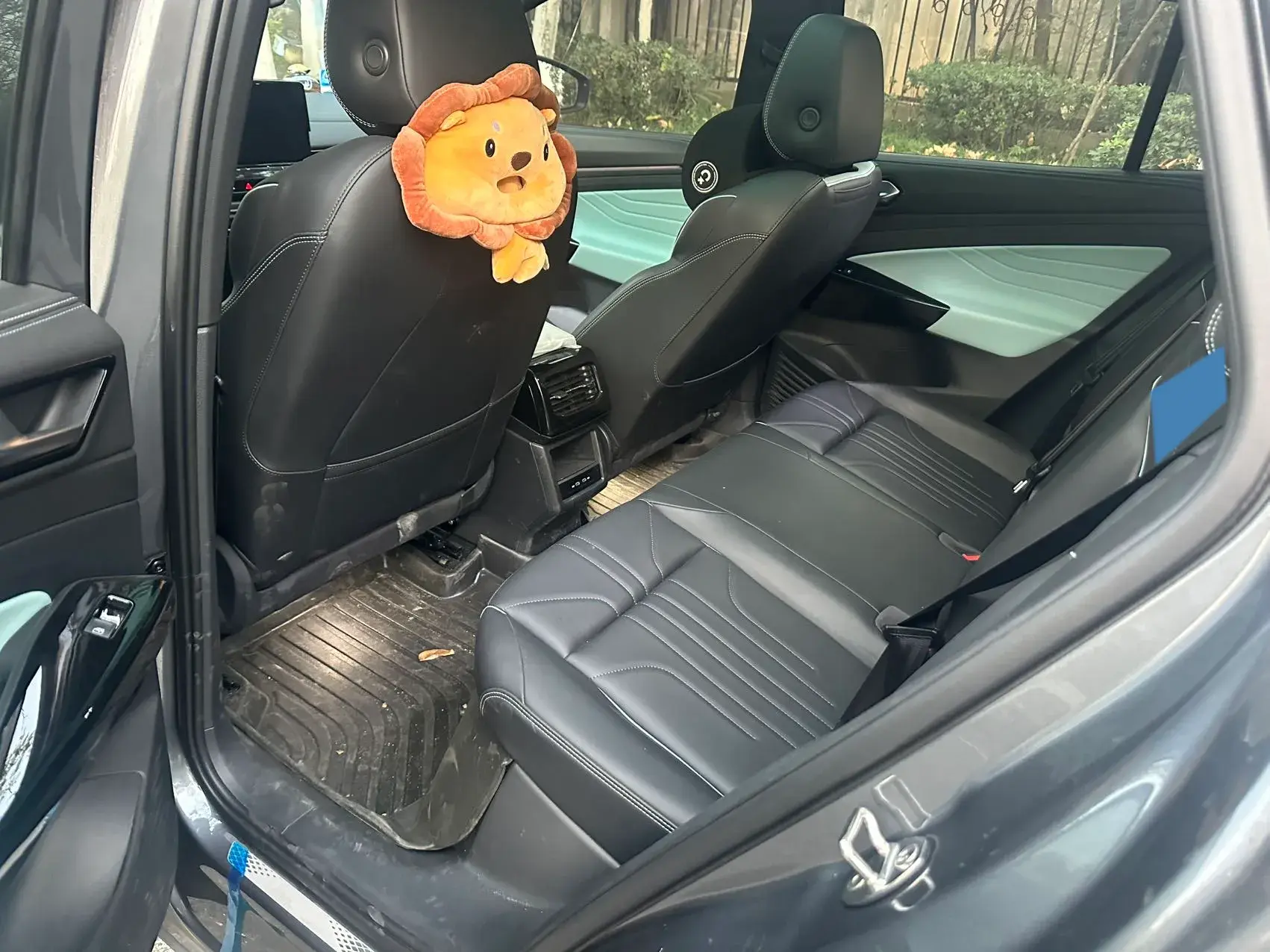 2023 VOLKSWAGEN ID.4 thumbnail 3