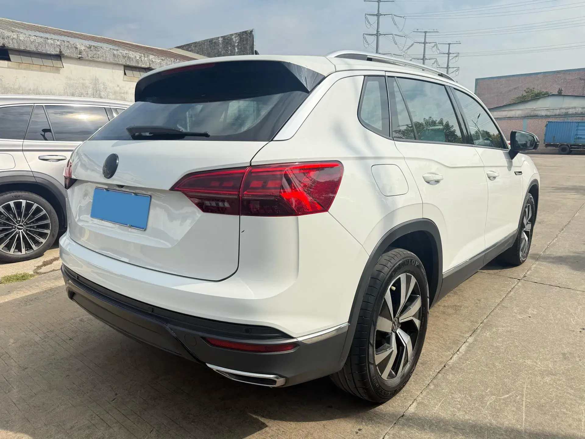 2022 VOLKSWAGEN TAYRON thumbnail 4