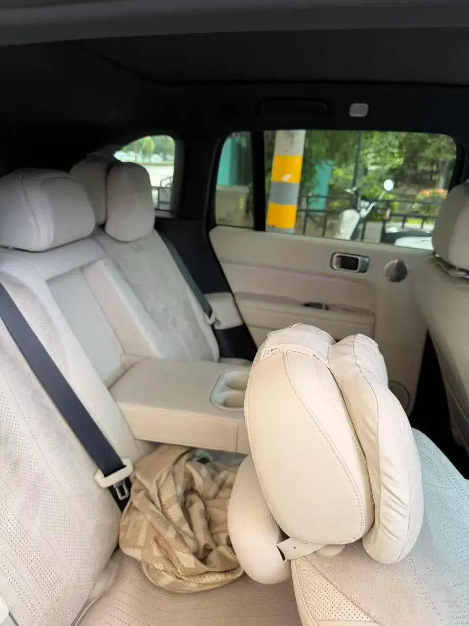 2025 LI L6 thumbnail 4