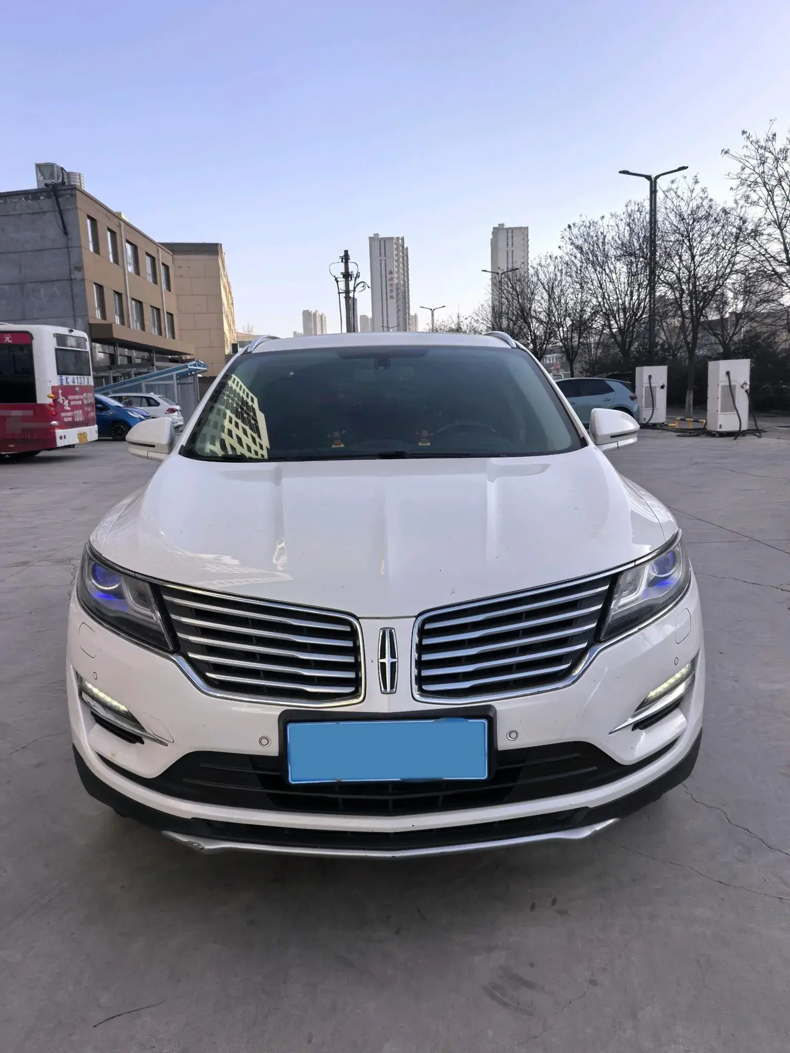 2017 LINCOLN MKC thumbnail 3