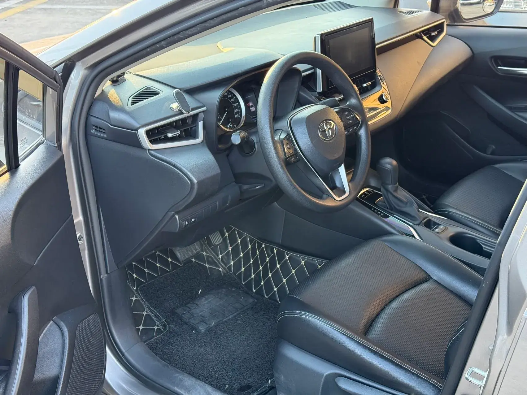 2019 TOYOTA COROLLA thumbnail 4