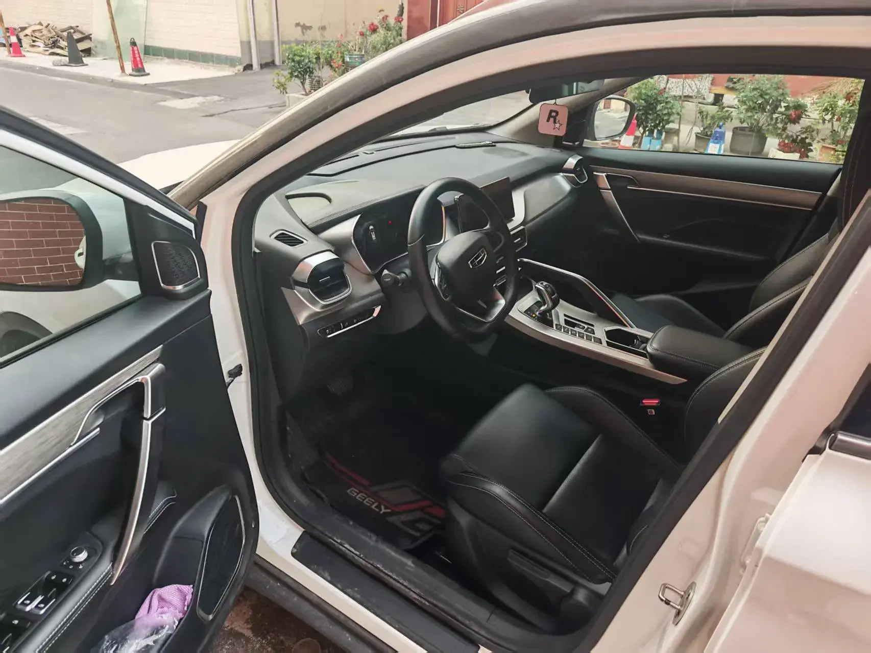 2019 GEELY COOLRAY thumbnail 4