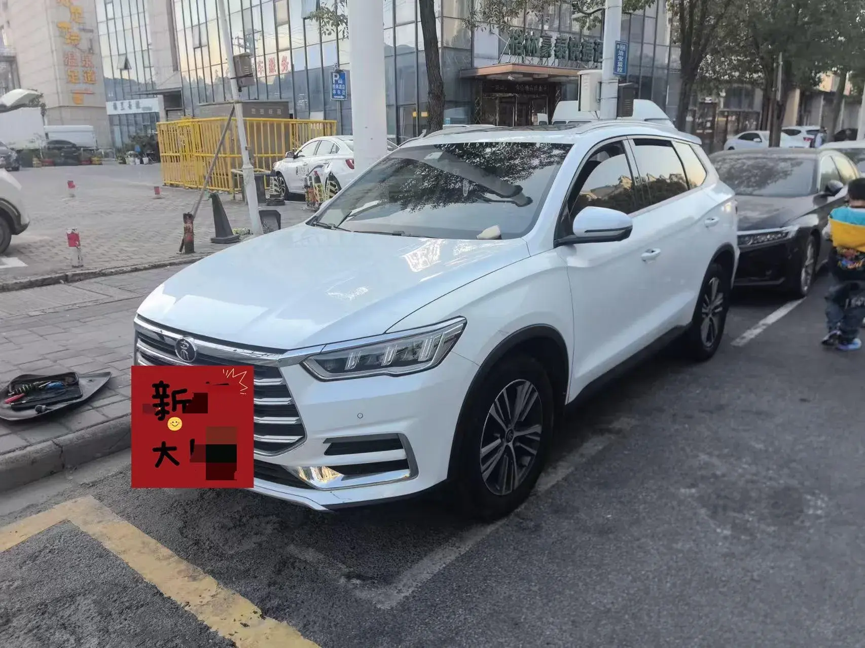 2019 BYD SONG view 1