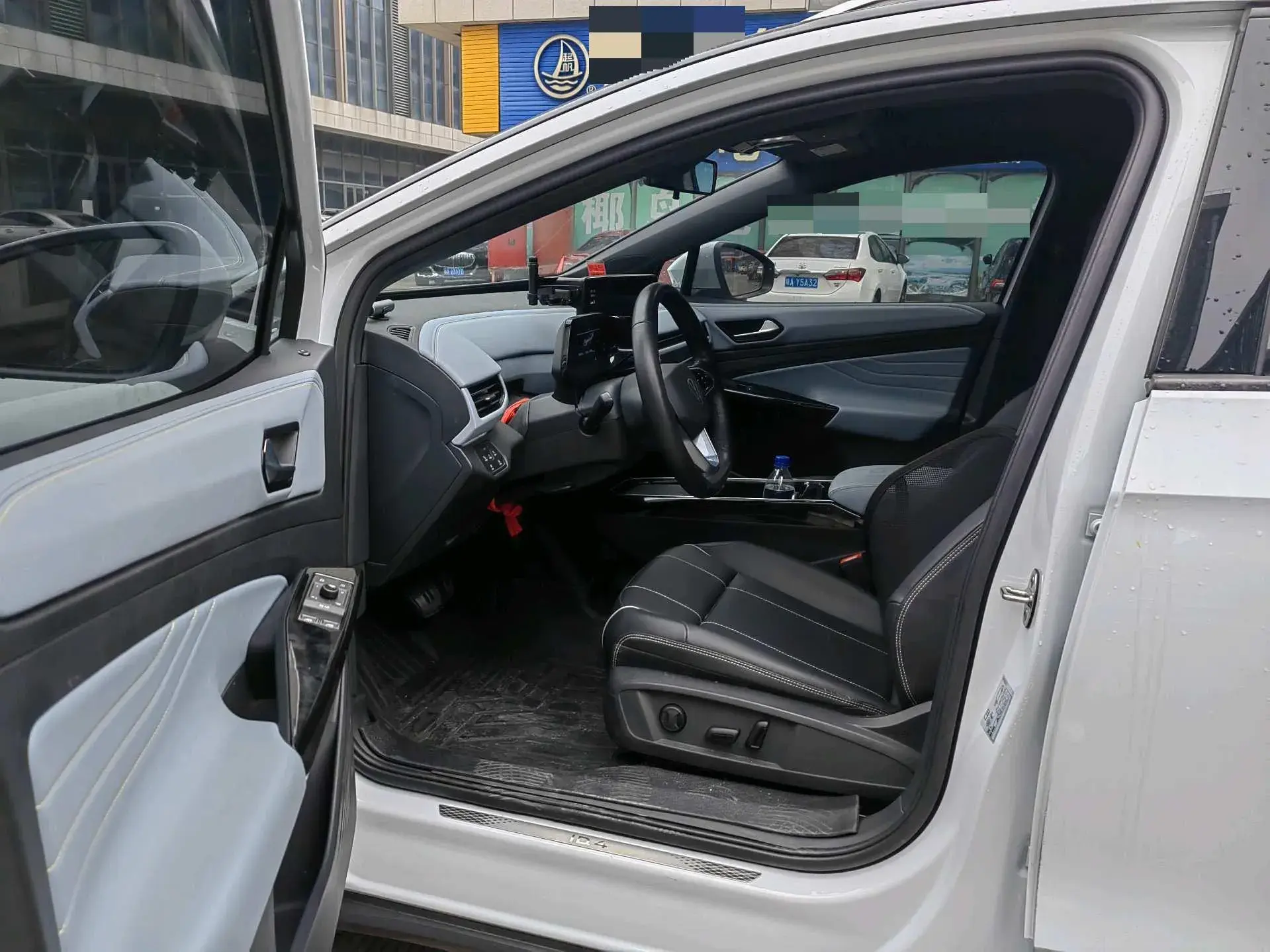 2023 VOLKSWAGEN ID.4 thumbnail 4