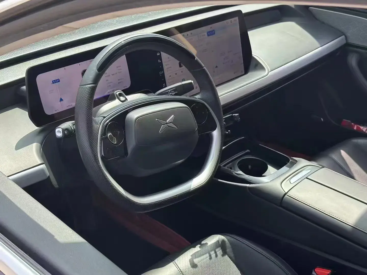 2020 XPENG P7 thumbnail 3