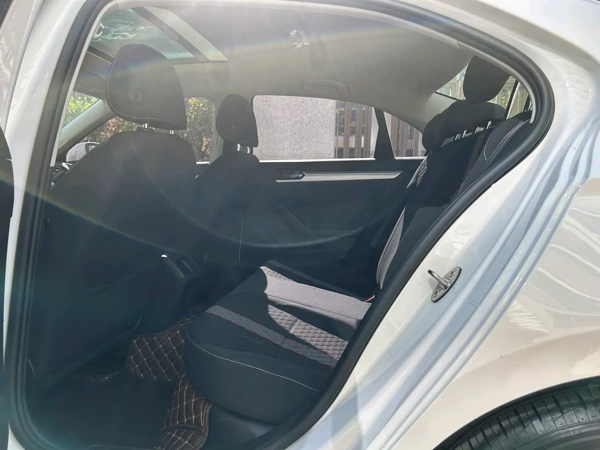 2021 VOLKSWAGEN LAMANDO thumbnail 4