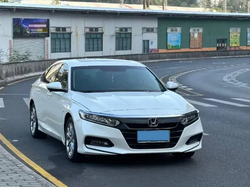 2018 HONDA ACCORD thumbnail 3