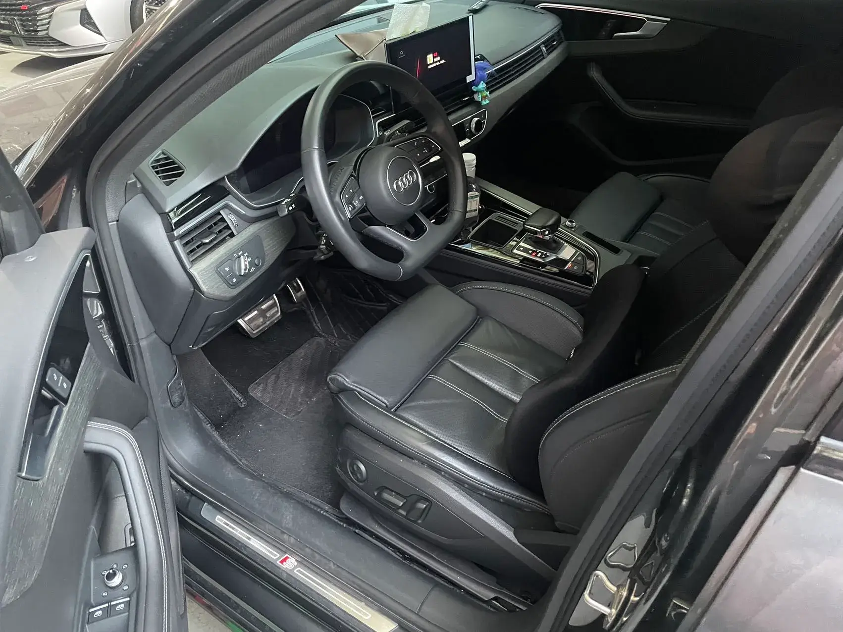 2023 AUDI A4L thumbnail 4