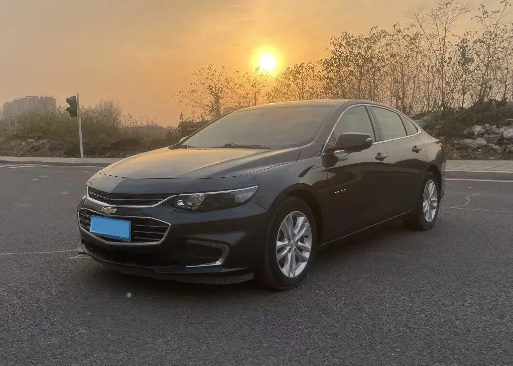 2018 CHEVROLET MALIBU view 1