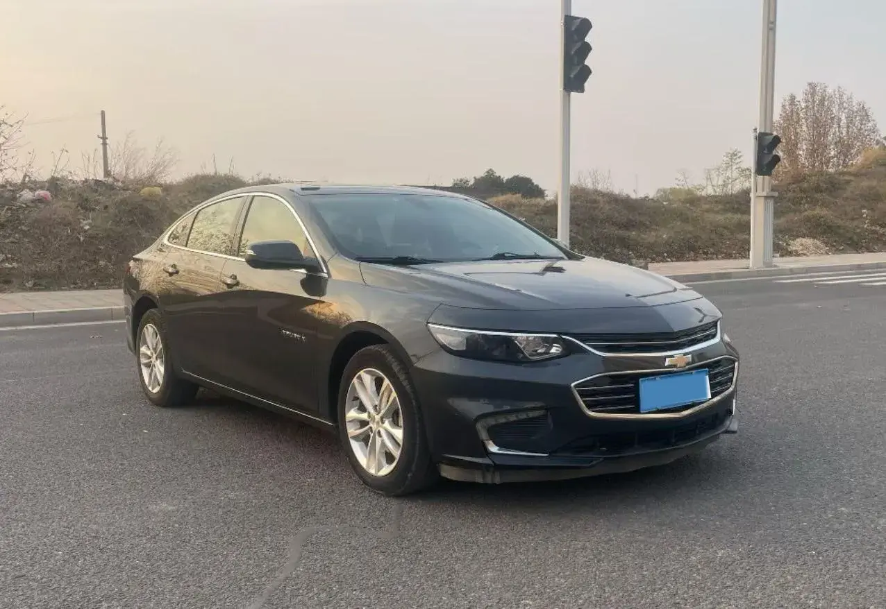 2018 CHEVROLET MALIBU thumbnail 3