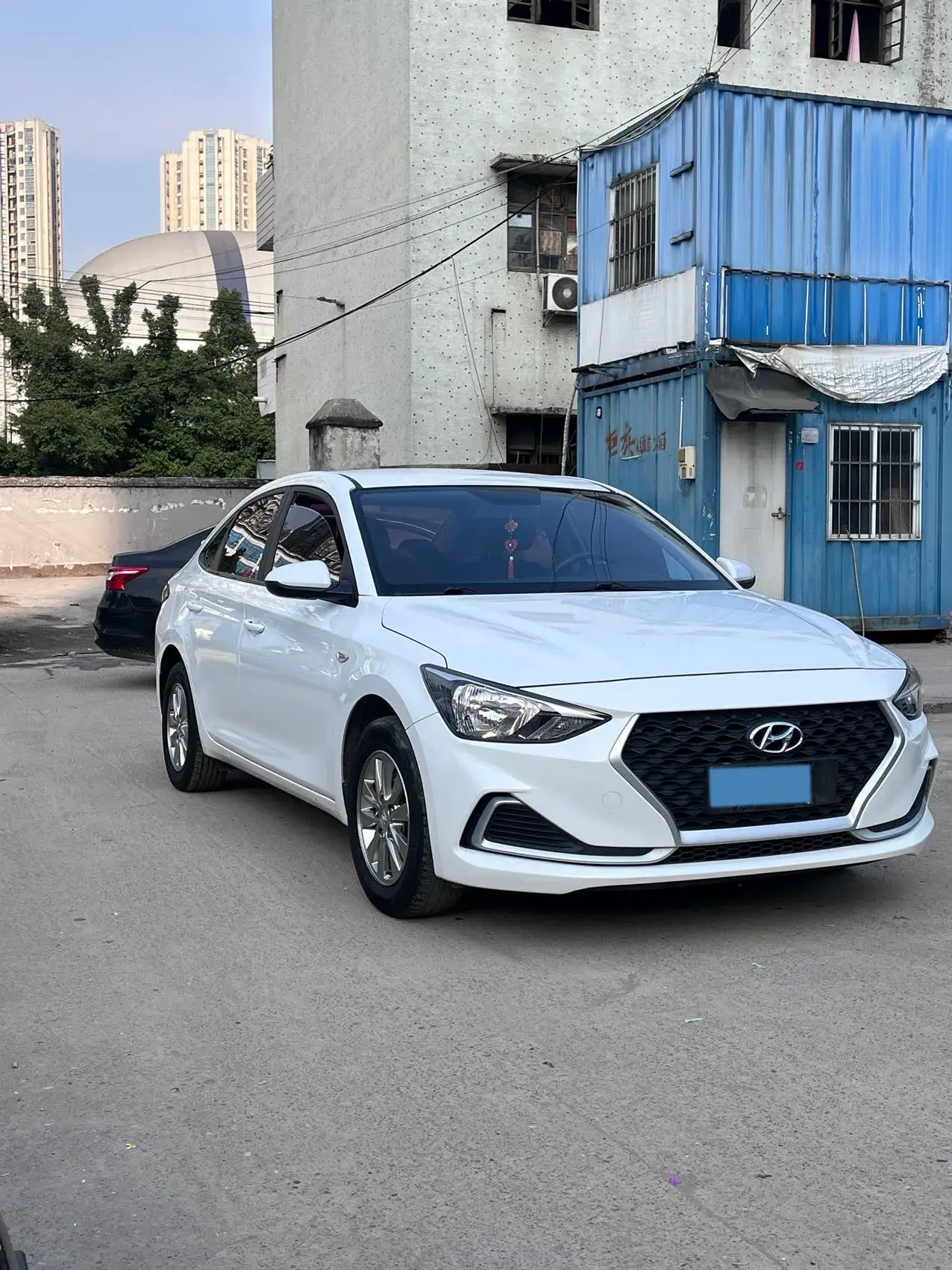 2017 HYUNDAI CELESTA thumbnail 3