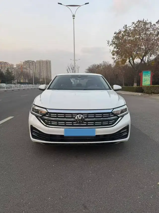 2022 VOLKSWAGEN SAGITAR thumbnail 2