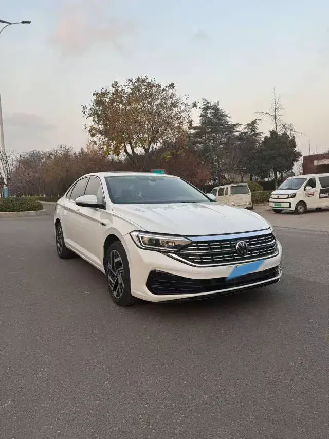 2022 VOLKSWAGEN SAGITAR thumbnail 3