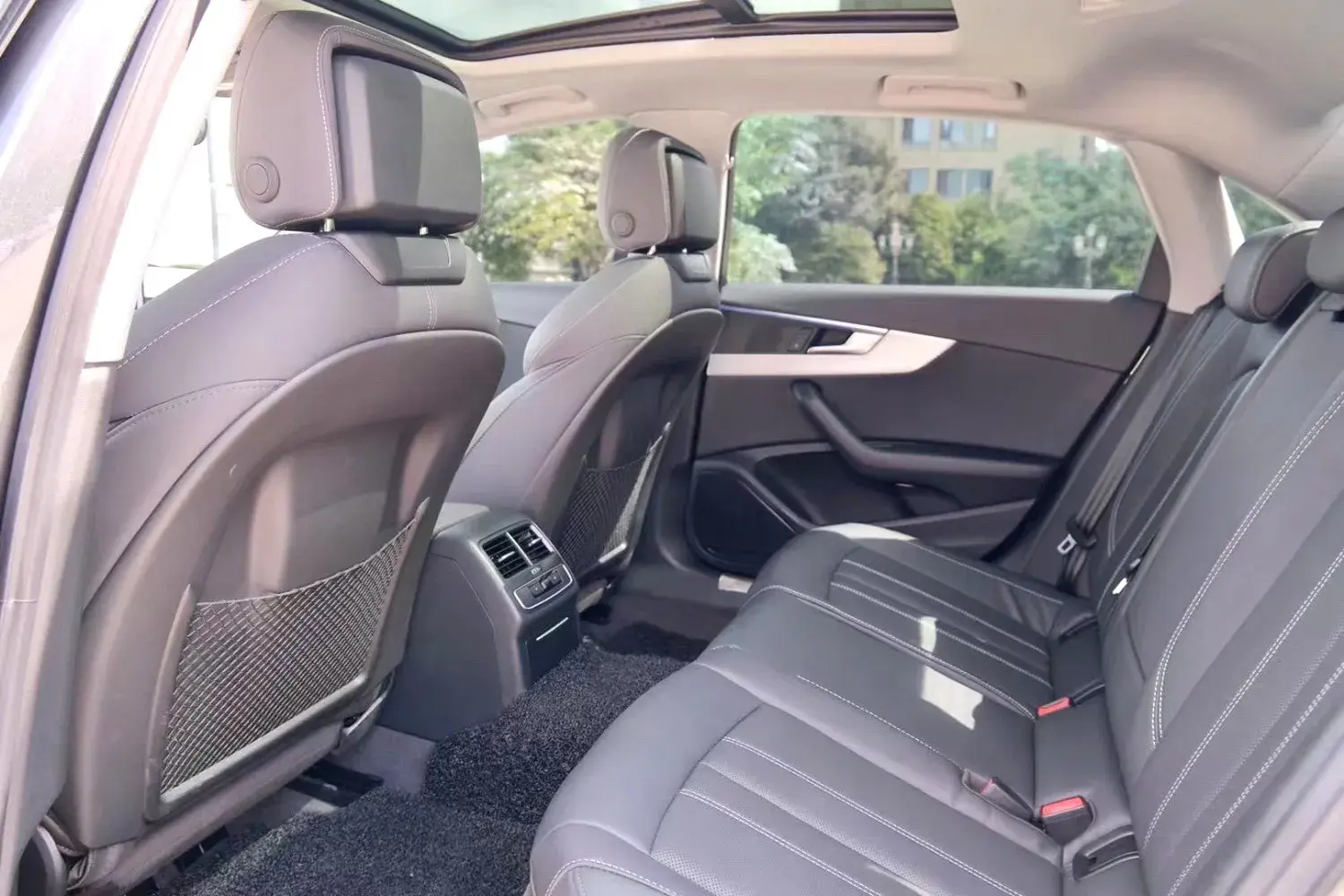 2020 AUDI A4L thumbnail 4