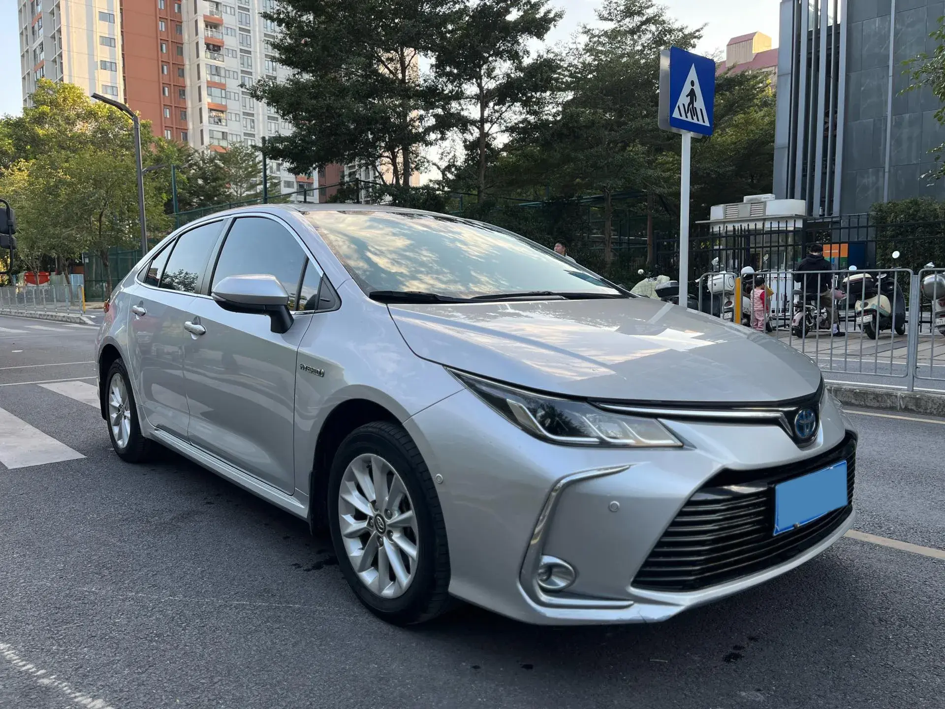 2019 TOYOTA COROLLA thumbnail 3