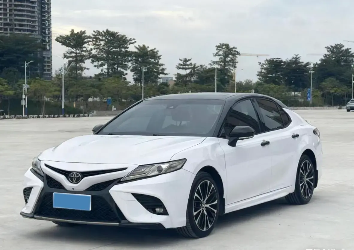 2018 TOYOTA CAMRY view 1