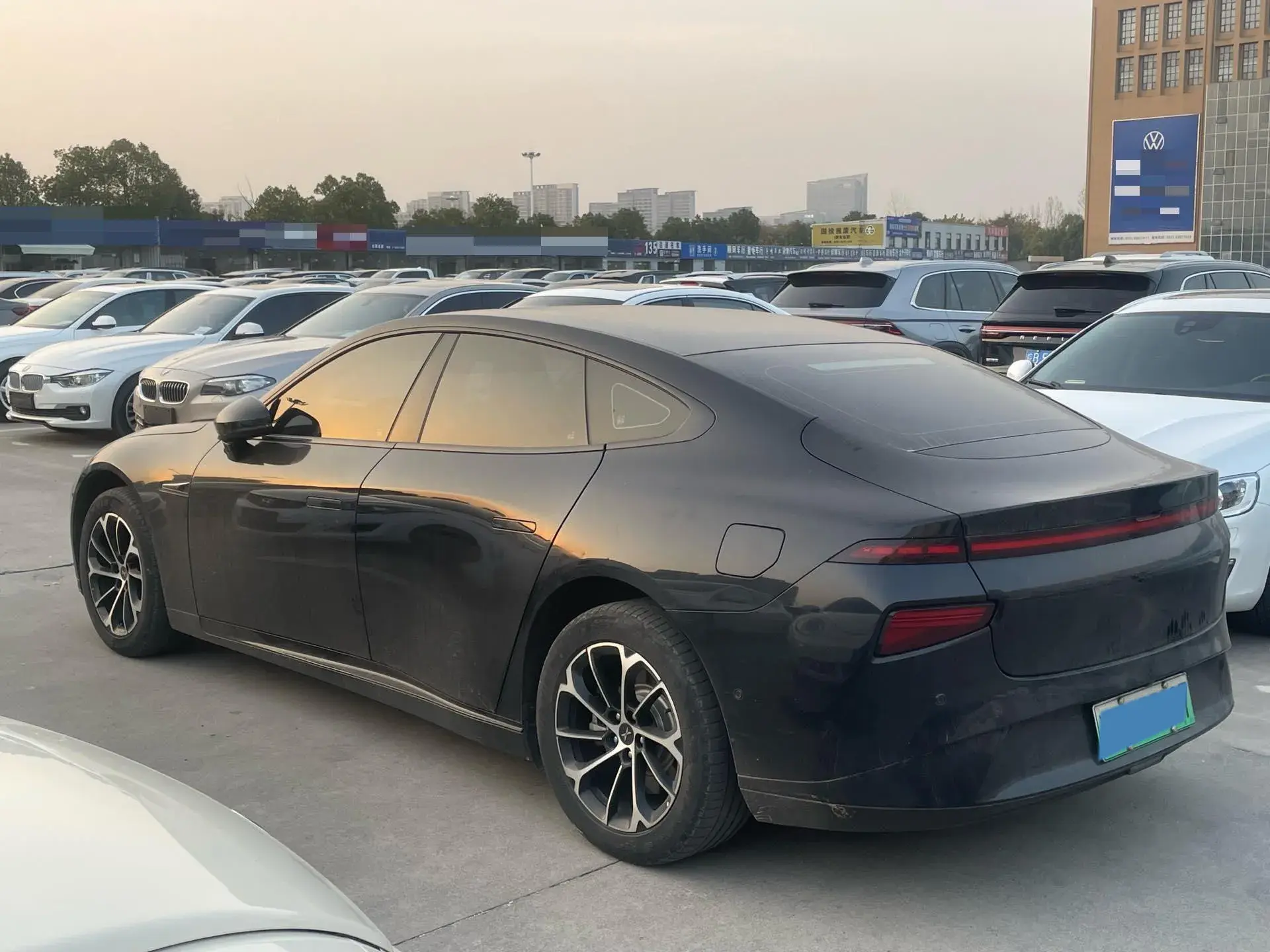 2020 XPENG P7 thumbnail 4