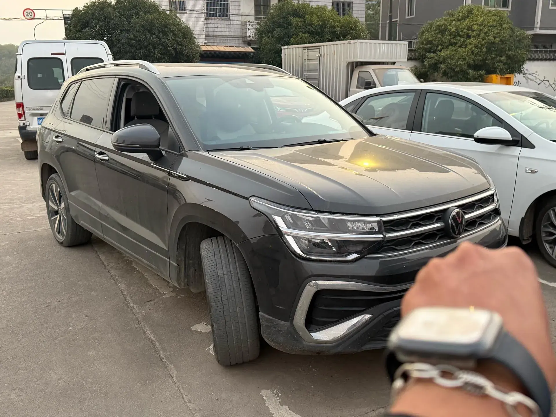 2023 VOLKSWAGEN THARU thumbnail 2