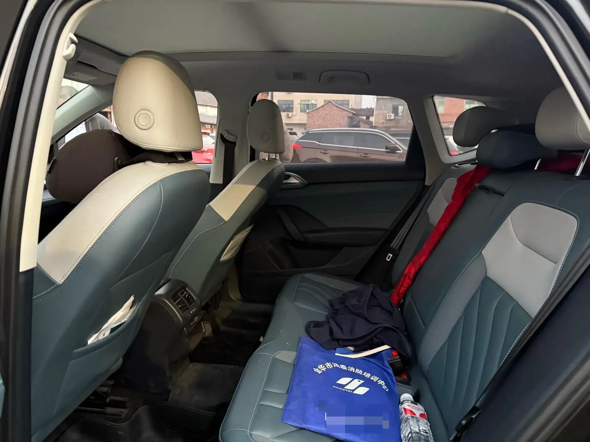 2023 VOLKSWAGEN THARU thumbnail 4