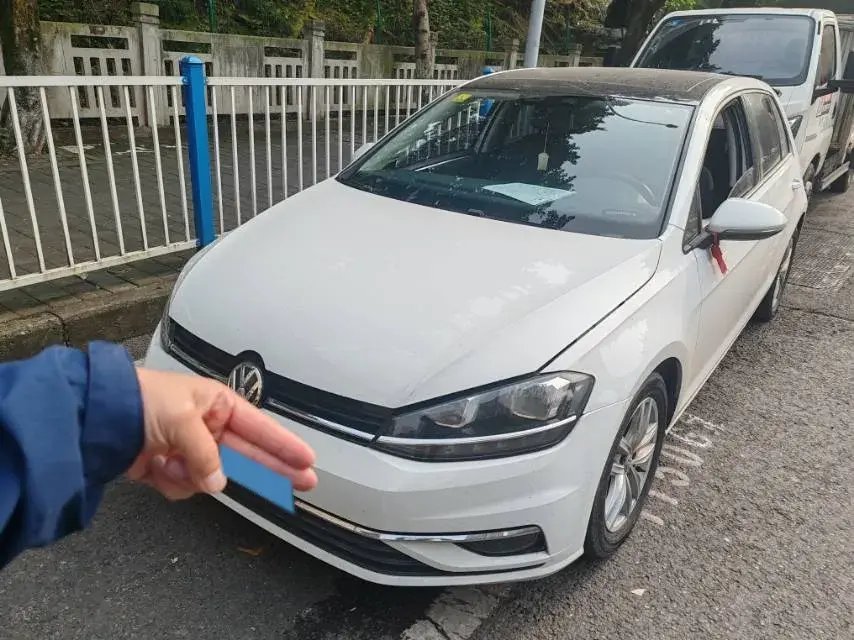 2018 VOLKSWAGEN GOLF view 1