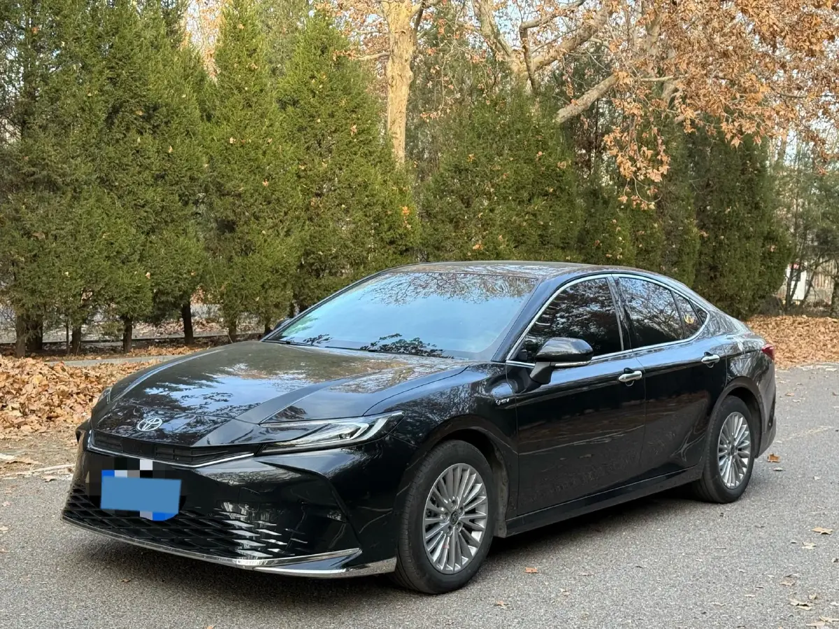 2024 Toyota Camry 2.0L 152HP L4 E-CVT Hybrid