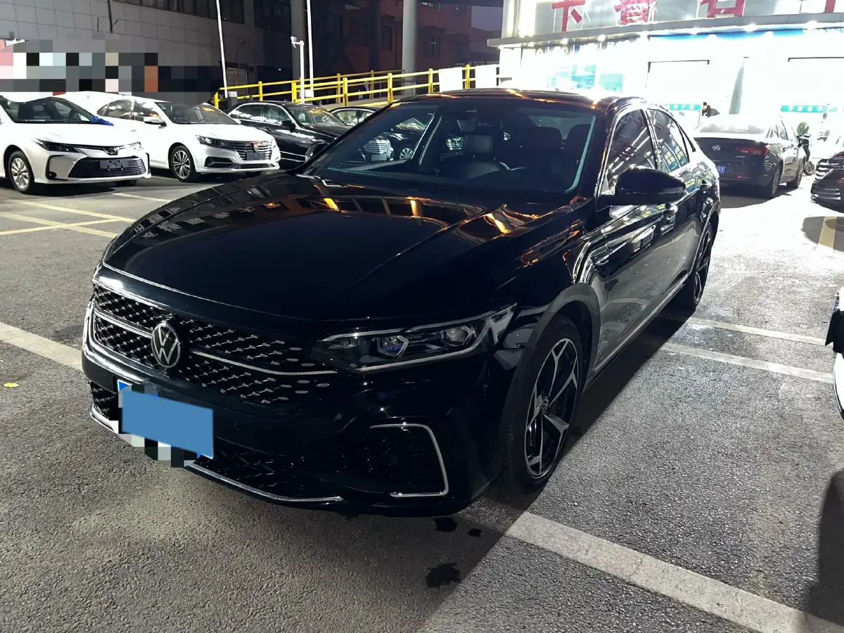 2023 Volkswagen Passat 2.0T 186HP L4 7DCT