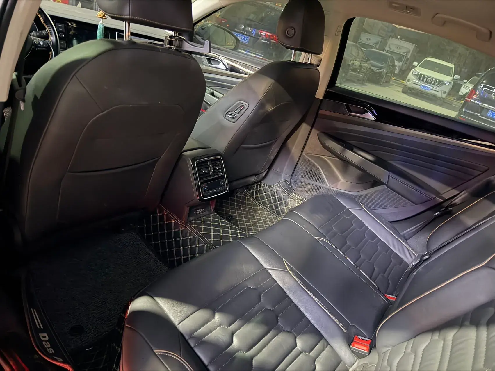 2019 VOLKSWAGEN PASSAT thumbnail 4