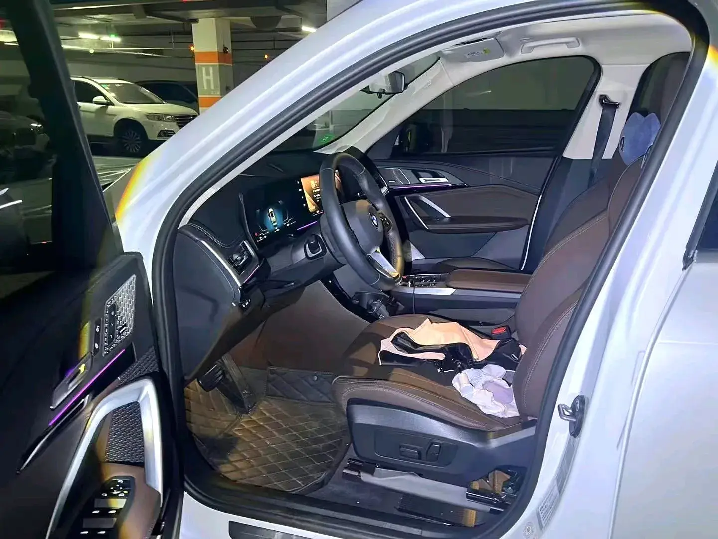 2024 BMW X1 thumbnail 3