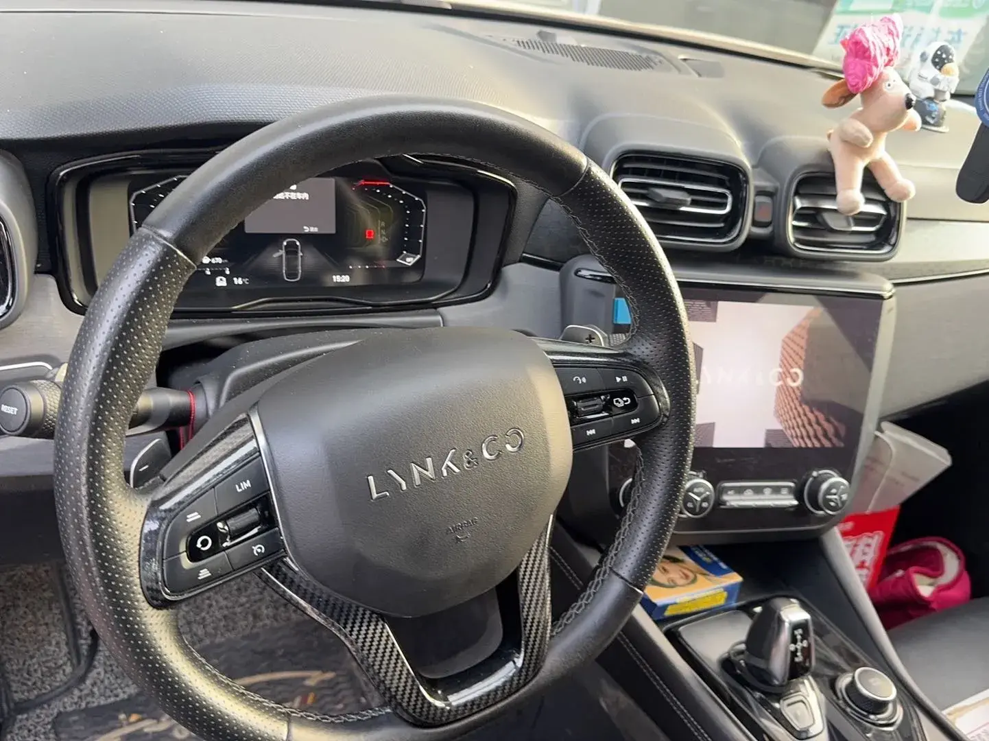 2021 LYNK&CO 03 thumbnail 4