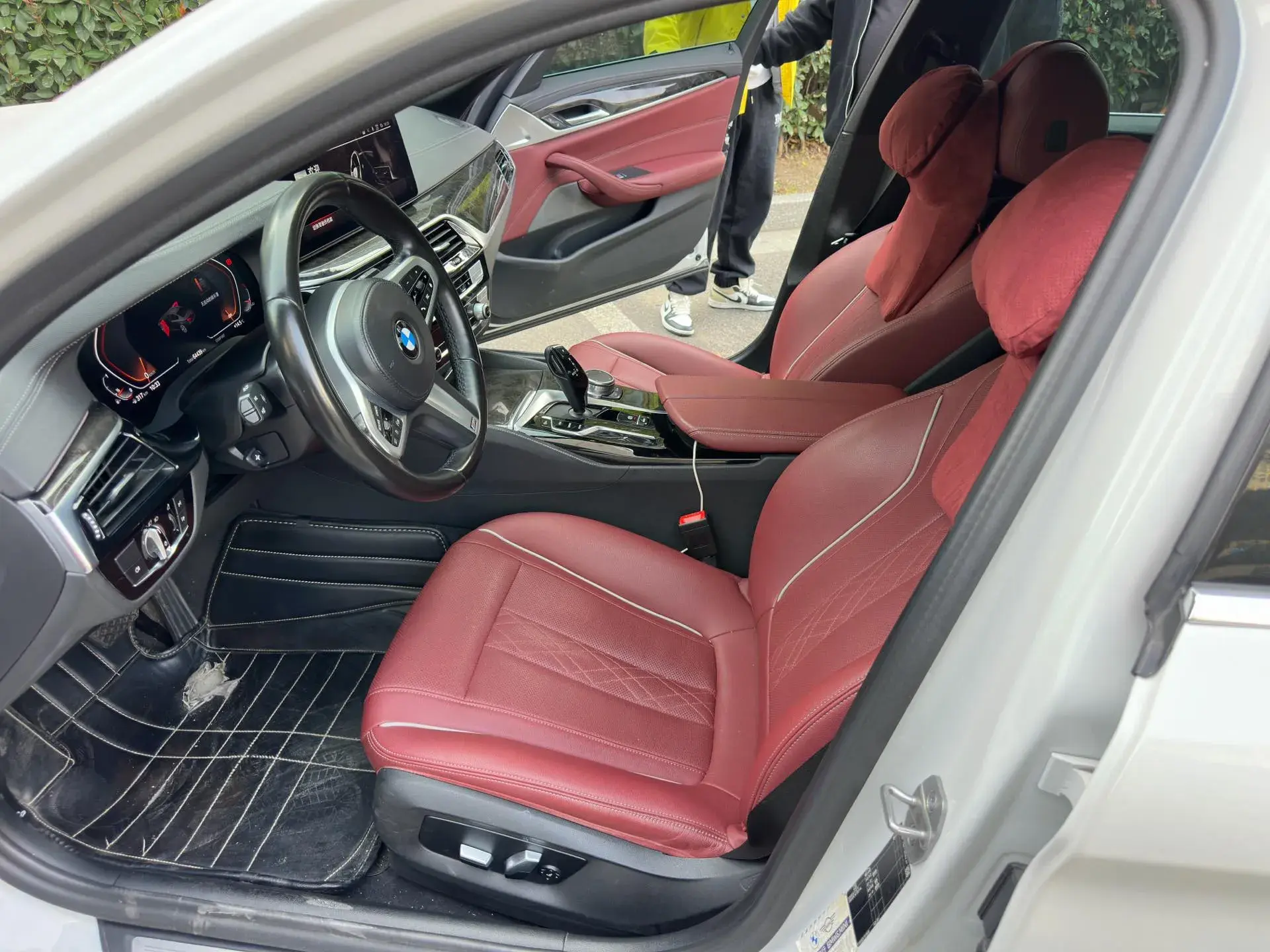 2021 BMW 5 thumbnail 3